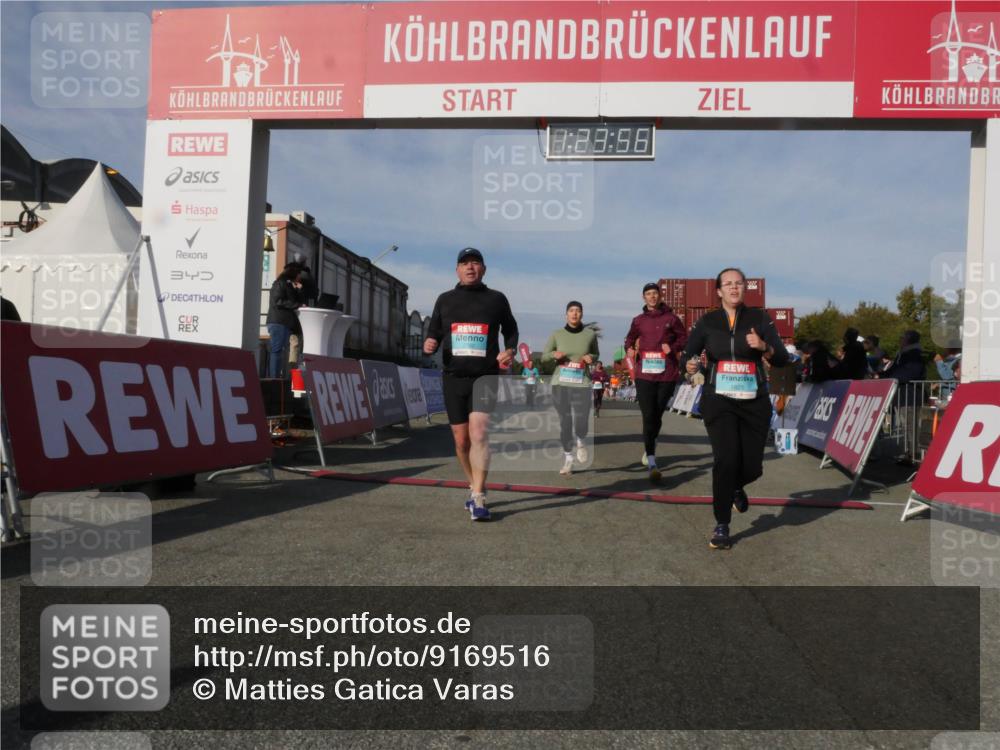03.10.2025 - Köhlbrandbrückenlauf Matties Gatica Varas http://msf.ph/oto/9169516 03.10.2025 10:23:58 Ziel 1001, 1147, 1160, 1545, 1571, 2078, 2140, 2310, 3803 meine-sportfotos.de