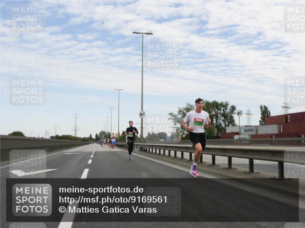 03.10.2025 - Köhlbrandbrückenlauf Matties Gatica Varas http://msf.ph/oto/9169561 03.10.2025 15:12:59 Position 3  meine-sportfotos.de