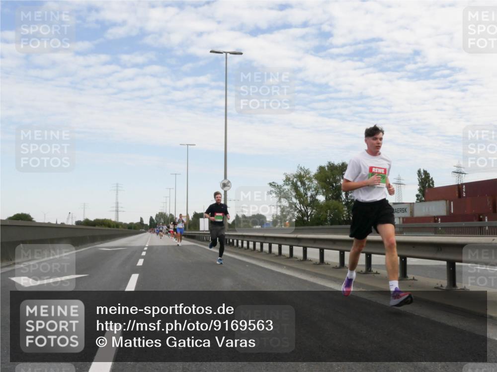 03.10.2025 - Köhlbrandbrückenlauf Matties Gatica Varas http://msf.ph/oto/9169563 03.10.2025 15:13:00 Position 3 2480 meine-sportfotos.de