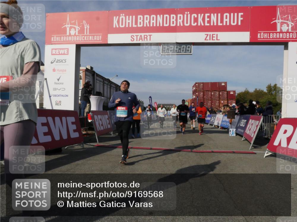 03.10.2025 - Köhlbrandbrückenlauf Matties Gatica Varas http://msf.ph/oto/9169568 03.10.2025 10:24:11 Ziel 1853, 1855, 1994, 2103, 2351, 2371, 2970, 2971, 3597, 3675, 3677, 3810 meine-sportfotos.de