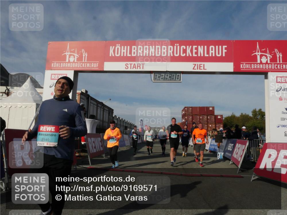03.10.2025 - Köhlbrandbrückenlauf Matties Gatica Varas http://msf.ph/oto/9169571 03.10.2025 10:24:12 Ziel 1329, 1853, 1855, 1994, 2103, 2319, 2351, 2371, 2970, 2971, 3597, 3675, 3677, 3810 meine-sportfotos.de