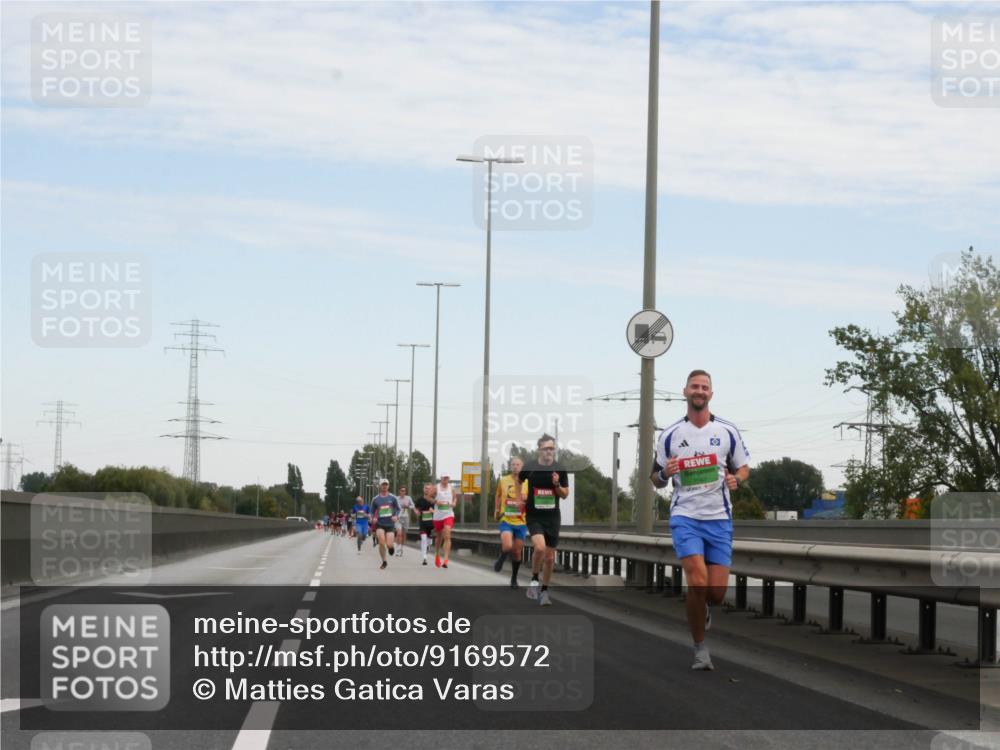 03.10.2025 - Köhlbrandbrückenlauf Matties Gatica Varas http://msf.ph/oto/9169572 03.10.2025 15:13:04 Position 3  meine-sportfotos.de
