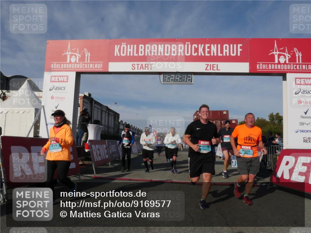 03.10.2025 - Köhlbrandbrückenlauf Matties Gatica Varas http://msf.ph/oto/9169577 03.10.2025 10:24:14 Ziel 1329, 2103, 2239, 2319, 2351, 2371, 2384, 2970, 2971, 3597, 3675, 3677, 3810 meine-sportfotos.de