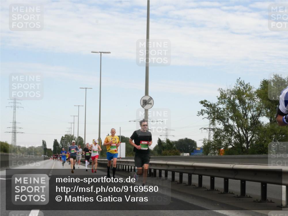 03.10.2025 - Köhlbrandbrückenlauf Matties Gatica Varas http://msf.ph/oto/9169580 03.10.2025 15:13:06 Position 3  meine-sportfotos.de