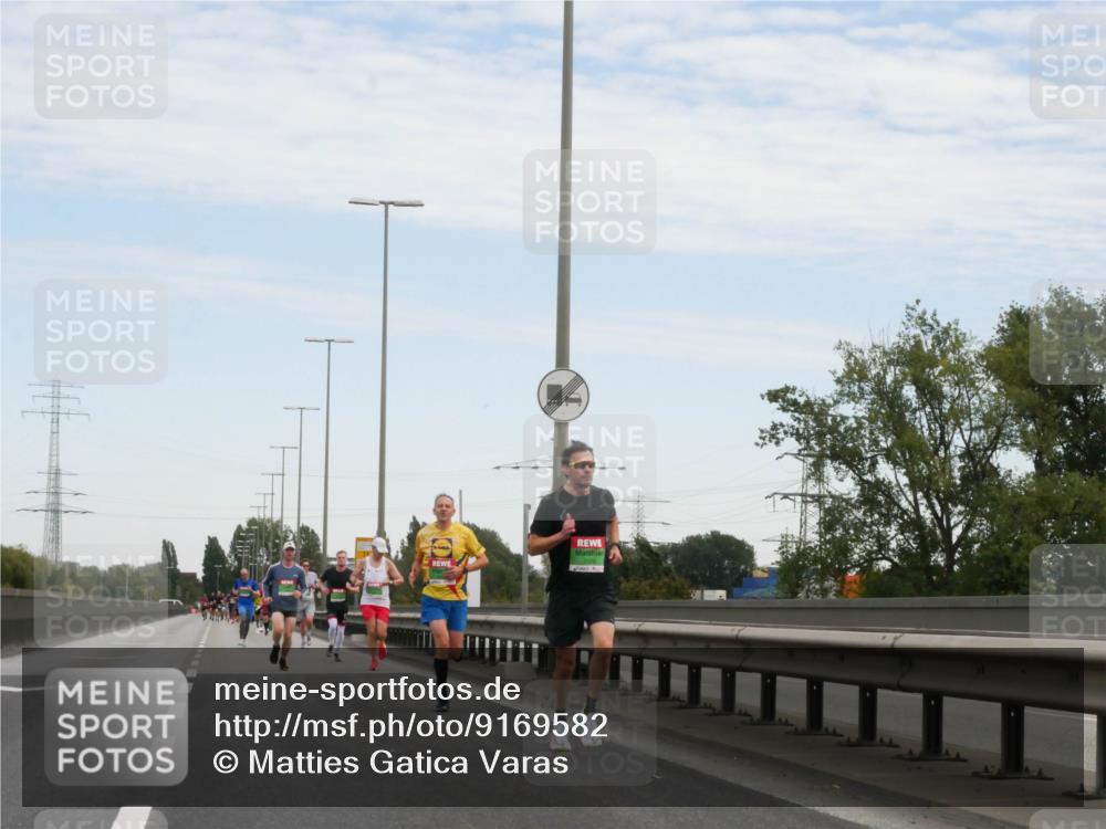 03.10.2025 - Köhlbrandbrückenlauf Matties Gatica Varas http://msf.ph/oto/9169582 03.10.2025 15:13:07 Position 3  meine-sportfotos.de