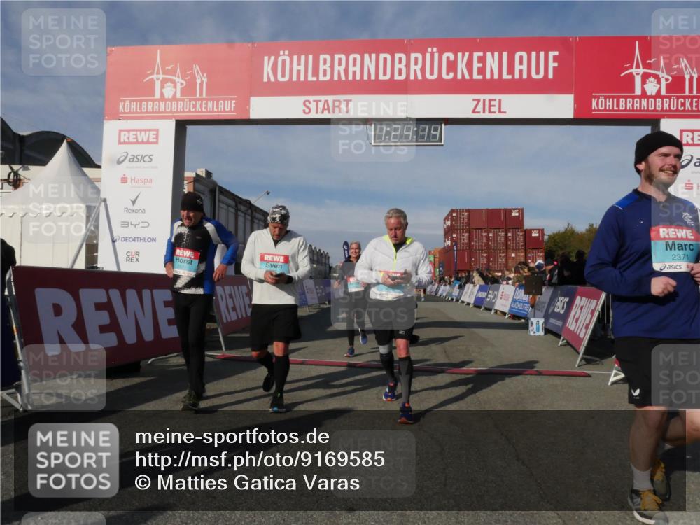 03.10.2025 - Köhlbrandbrückenlauf Matties Gatica Varas http://msf.ph/oto/9169585 03.10.2025 10:24:15 Ziel 1329, 2103, 2239, 2319, 2340, 2384, 2970, 3597, 3810 meine-sportfotos.de