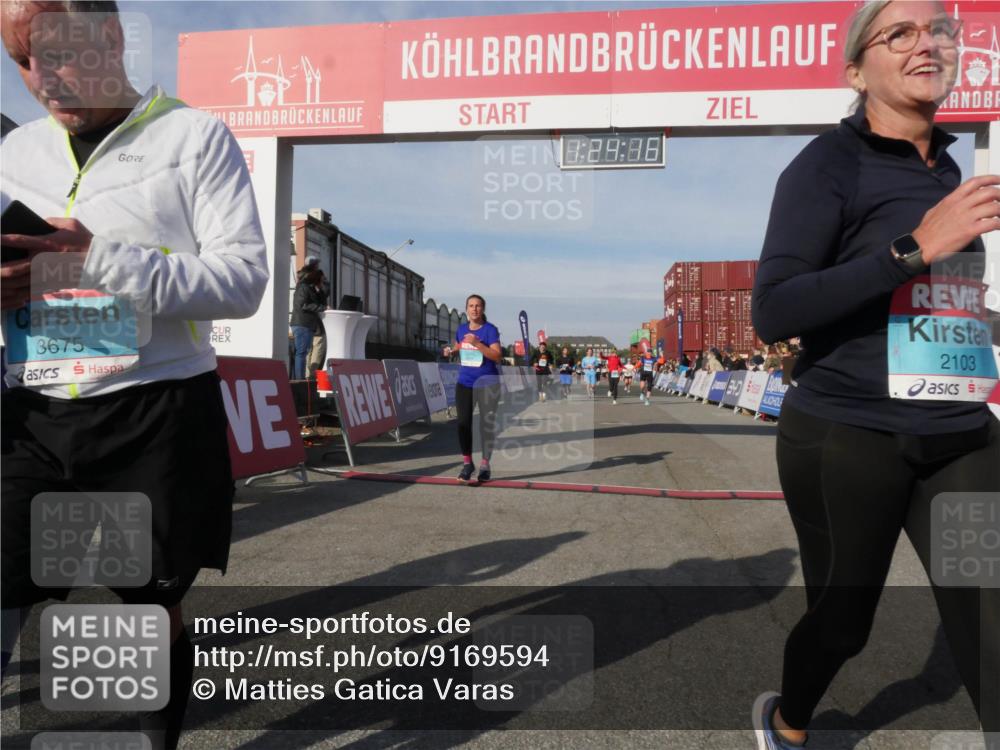 03.10.2025 - Köhlbrandbrückenlauf Matties Gatica Varas http://msf.ph/oto/9169594 03.10.2025 10:24:18 Ziel 1329, 2239, 2319, 2340, 2384, 2970, 3597 meine-sportfotos.de