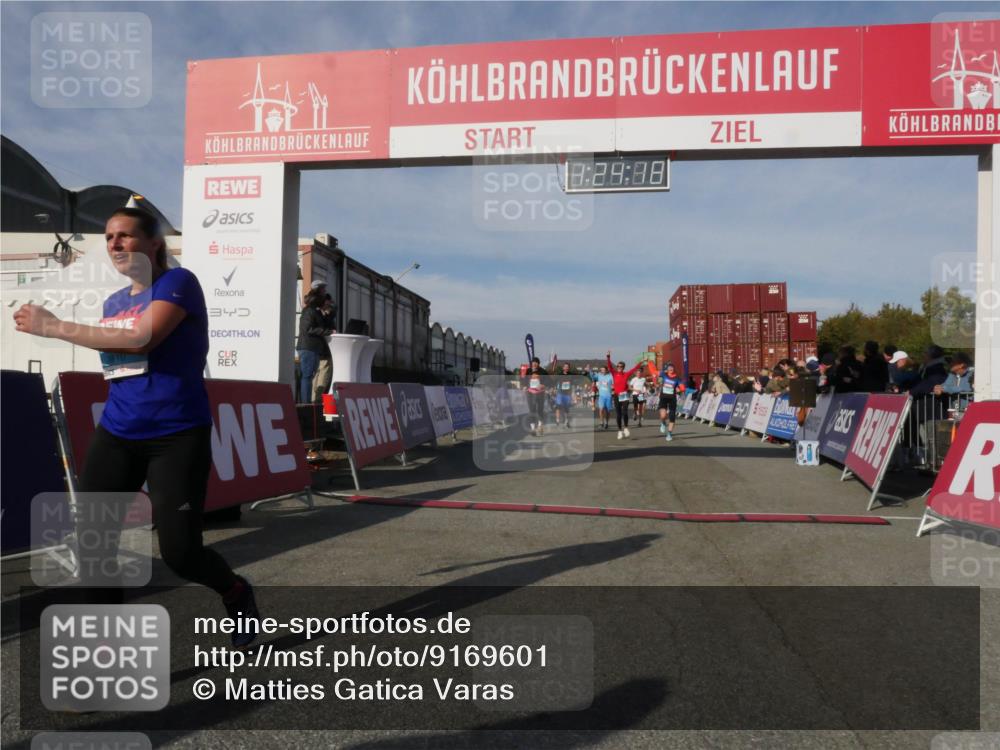03.10.2025 - Köhlbrandbrückenlauf Matties Gatica Varas http://msf.ph/oto/9169601 03.10.2025 10:24:20 Ziel 1329, 1440, 1732, 1895, 2239, 2319, 2340, 2384, 2970, 3597 meine-sportfotos.de