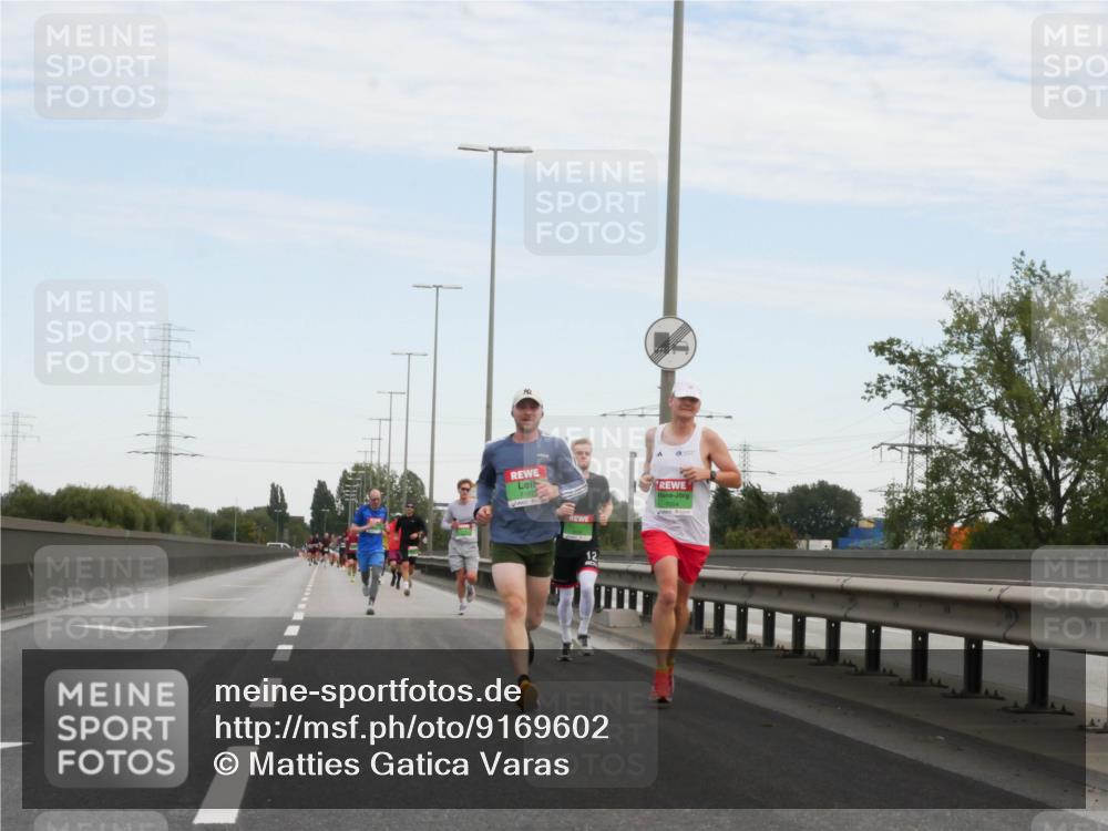 03.10.2025 - Köhlbrandbrückenlauf Matties Gatica Varas http://msf.ph/oto/9169602 03.10.2025 15:13:12 Position 3 12 meine-sportfotos.de