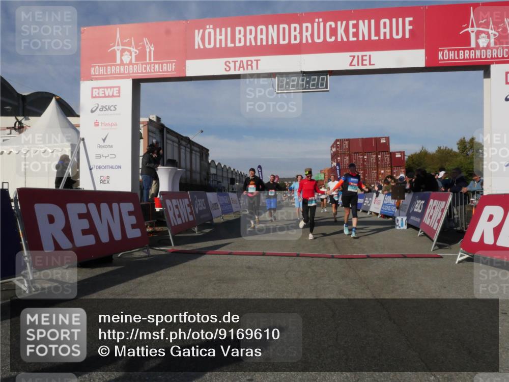 03.10.2025 - Köhlbrandbrückenlauf Matties Gatica Varas http://msf.ph/oto/9169610 03.10.2025 10:24:22 Ziel 1329, 1440, 1732, 1895, 2239, 2319, 2340, 2384, 2970, 3074, 3597 meine-sportfotos.de