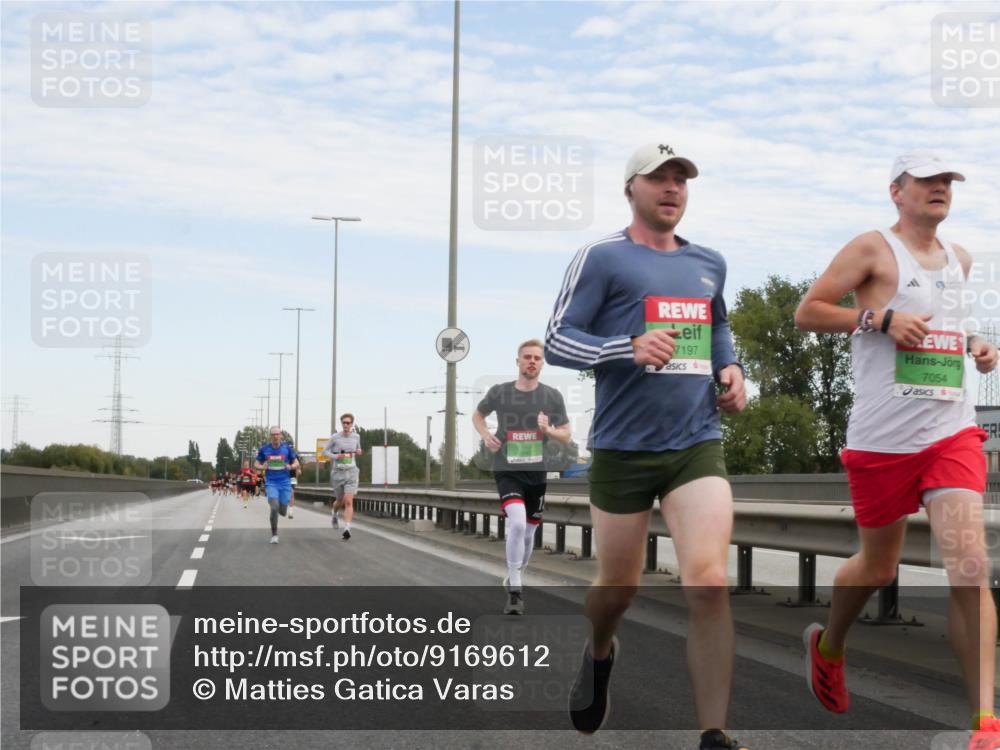 03.10.2025 - Köhlbrandbrückenlauf Matties Gatica Varas http://msf.ph/oto/9169612 03.10.2025 15:13:14 Position 3 7197, 7054 meine-sportfotos.de