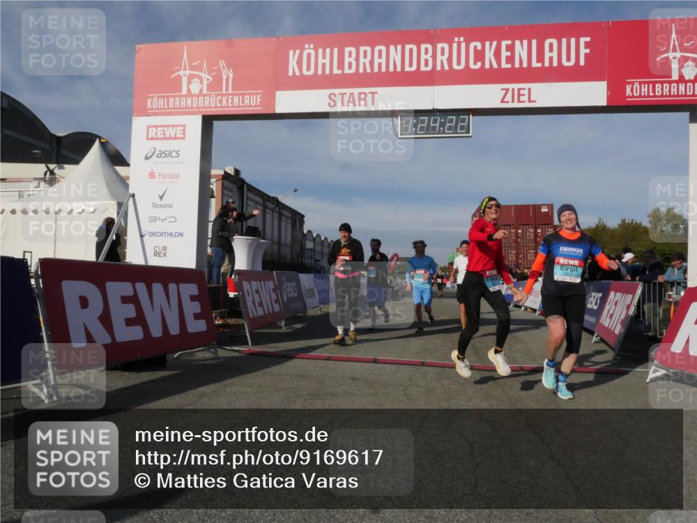 03.10.2025 - Köhlbrandbrückenlauf Matties Gatica Varas http://msf.ph/oto/9169617 03.10.2025 10:24:24 Ziel 1329, 1440, 1732, 1895, 2239, 2319, 2340, 2384, 3074 meine-sportfotos.de