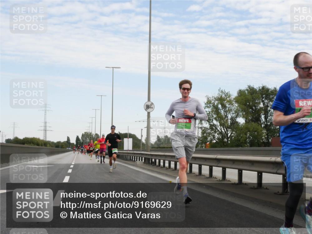 03.10.2025 - Köhlbrandbrückenlauf Matties Gatica Varas http://msf.ph/oto/9169629 03.10.2025 15:13:19 Position 3  meine-sportfotos.de