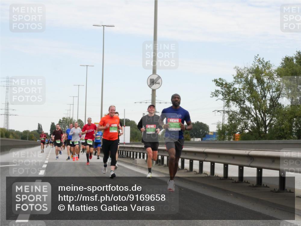 03.10.2025 - Köhlbrandbrückenlauf Matties Gatica Varas http://msf.ph/oto/9169658 03.10.2025 15:13:36 Position 3 9718 meine-sportfotos.de