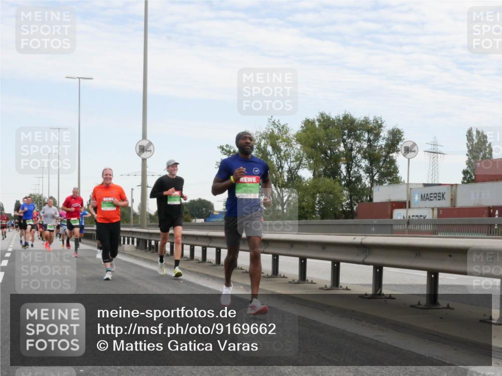 03.10.2025 - Köhlbrandbrückenlauf Matties Gatica Varas http://msf.ph/oto/9169662 03.10.2025 15:13:37 Position 3 9718 meine-sportfotos.de