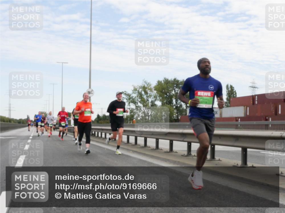 03.10.2025 - Köhlbrandbrückenlauf Matties Gatica Varas http://msf.ph/oto/9169666 03.10.2025 15:13:38 Position 3 9718 meine-sportfotos.de