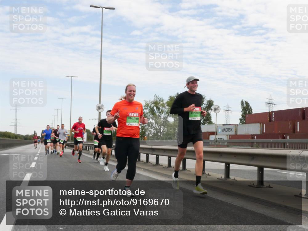 03.10.2025 - Köhlbrandbrückenlauf Matties Gatica Varas http://msf.ph/oto/9169670 03.10.2025 15:13:39 Position 3 7104, 7041 meine-sportfotos.de