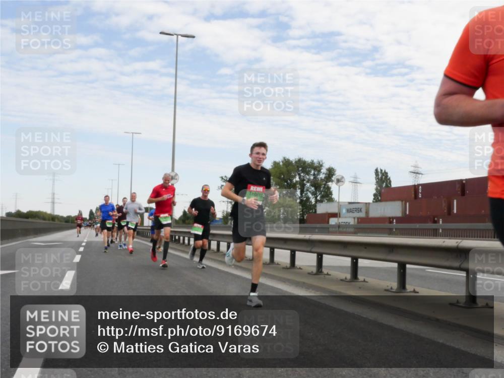 03.10.2025 - Köhlbrandbrückenlauf Matties Gatica Varas http://msf.ph/oto/9169674 03.10.2025 15:13:41 Position 3  meine-sportfotos.de