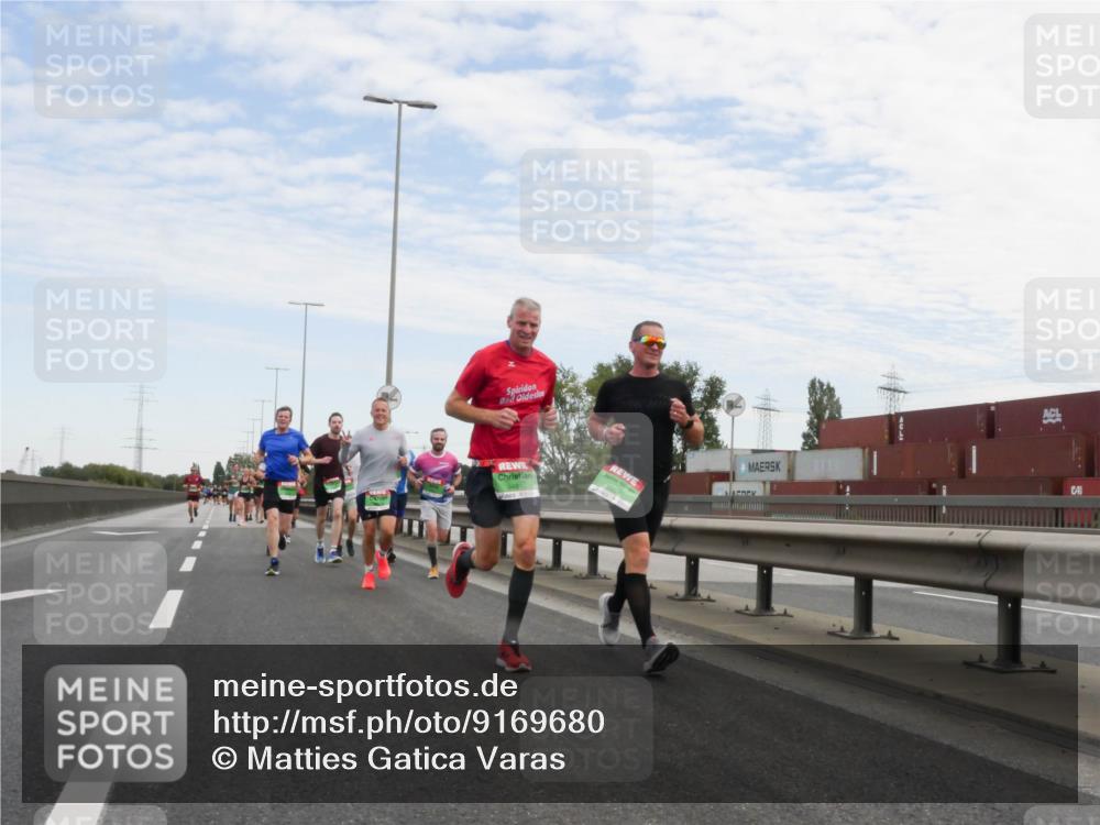03.10.2025 - Köhlbrandbrückenlauf Matties Gatica Varas http://msf.ph/oto/9169680 03.10.2025 15:13:42 Position 3 9481 meine-sportfotos.de