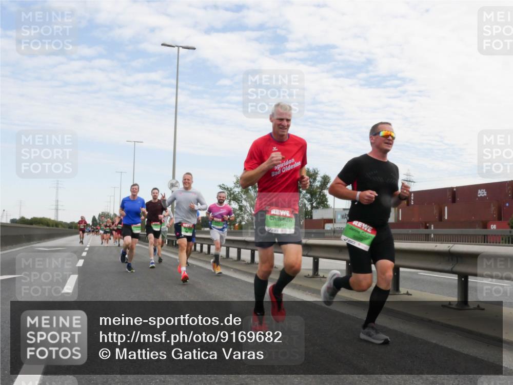 03.10.2025 - Köhlbrandbrückenlauf Matties Gatica Varas http://msf.ph/oto/9169682 03.10.2025 15:13:43 Position 3 9481, 9550 meine-sportfotos.de