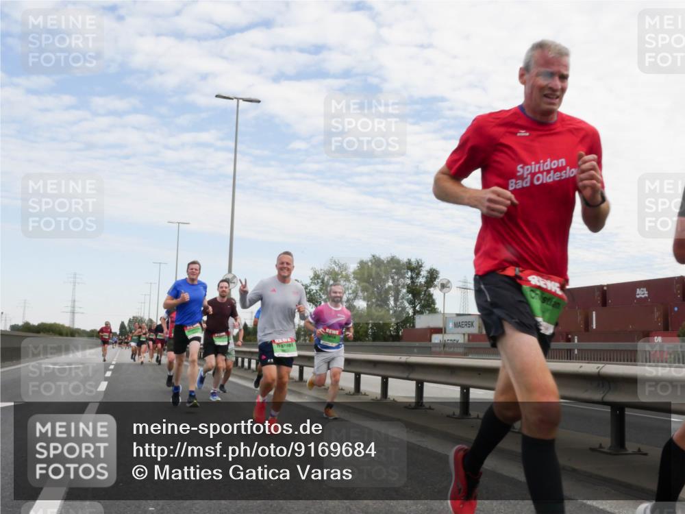 03.10.2025 - Köhlbrandbrückenlauf Matties Gatica Varas http://msf.ph/oto/9169684 03.10.2025 15:13:43 Position 3  meine-sportfotos.de
