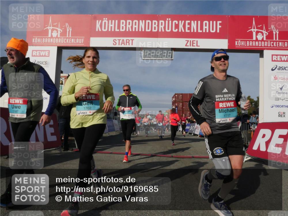 03.10.2025 - Köhlbrandbrückenlauf Matties Gatica Varas http://msf.ph/oto/9169685 03.10.2025 10:24:40 Ziel 1345, 1382, 1433, 1683, 1697, 1987, 2045, 2169, 2173, 2234, 2373, 2374, 2556, 2680, 2847, 2848, 3038, 3042, 3199, 3240, 3391, 3523, 3561, 3759 meine-sportfotos.de