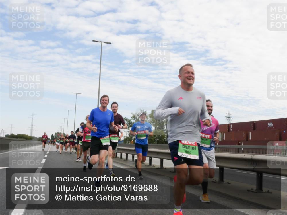 03.10.2025 - Köhlbrandbrückenlauf Matties Gatica Varas http://msf.ph/oto/9169688 03.10.2025 15:13:44 Position 3 8993 meine-sportfotos.de