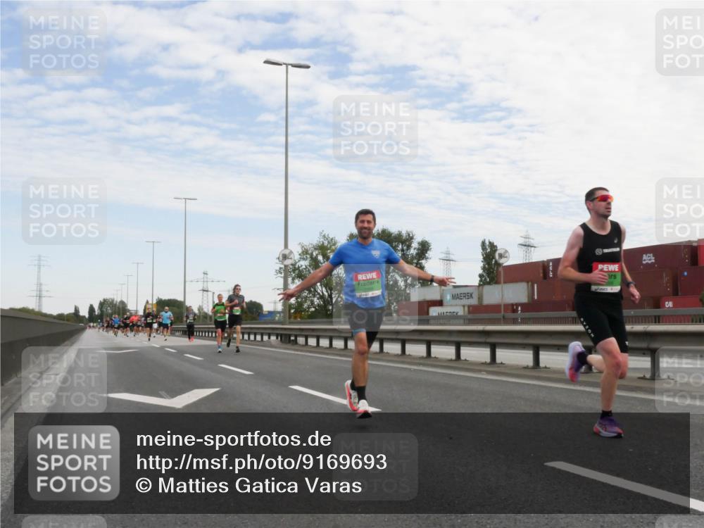 03.10.2025 - Köhlbrandbrückenlauf Matties Gatica Varas http://msf.ph/oto/9169693 03.10.2025 15:13:55 Position 3  meine-sportfotos.de