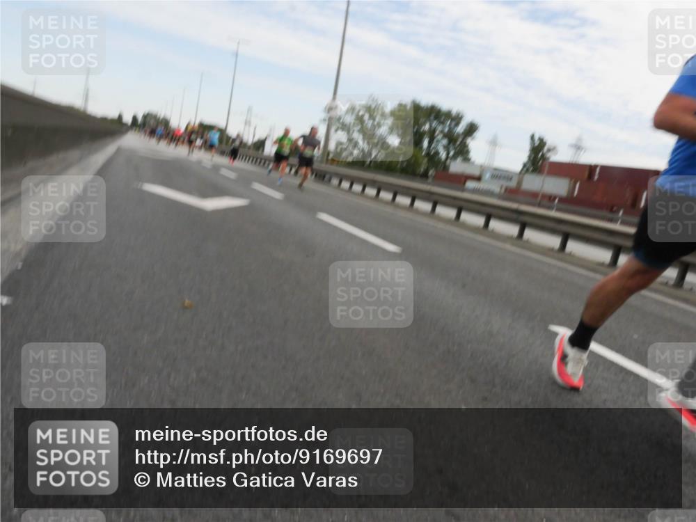 03.10.2025 - Köhlbrandbrückenlauf Matties Gatica Varas http://msf.ph/oto/9169697 03.10.2025 15:13:56 Position 3  meine-sportfotos.de