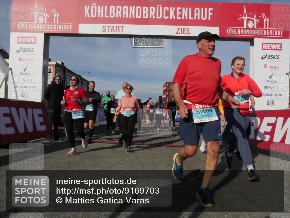 03.10.2025 - Köhlbrandbrückenlauf Matties Gatica Varas http://msf.ph/oto/9169703 03.10.2025 10:24:44 Ziel 1345, 1382, 1683, 1697, 1987, 2045, 2121, 2169, 2234, 2373, 2374, 2556, 2779, 2847, 2848, 3038, 3199, 3240, 3391, 3561, 3759 meine-sportfotos.de