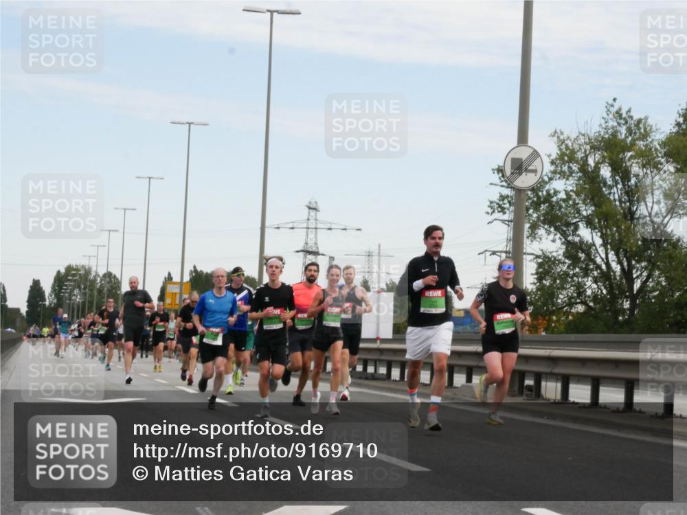 03.10.2025 - Köhlbrandbrückenlauf Matties Gatica Varas http://msf.ph/oto/9169710 03.10.2025 15:14:05 Position 3  meine-sportfotos.de