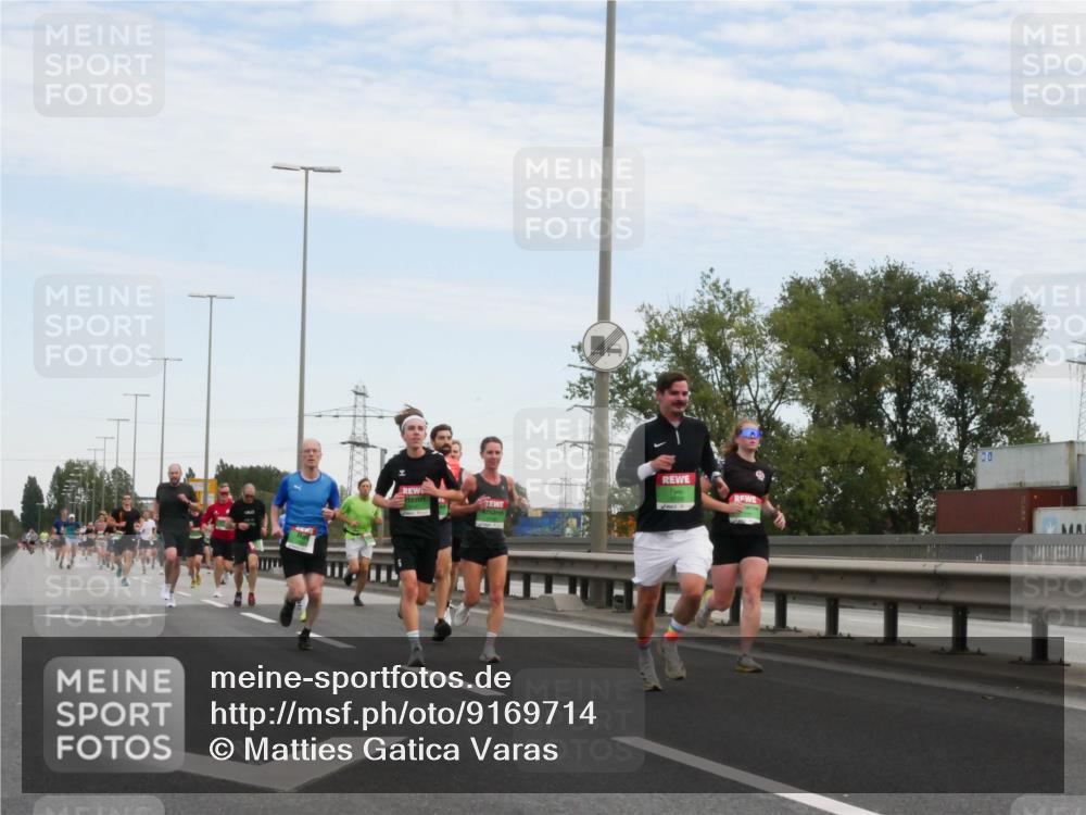 03.10.2025 - Köhlbrandbrückenlauf Matties Gatica Varas http://msf.ph/oto/9169714 03.10.2025 15:14:07 Position 3  meine-sportfotos.de