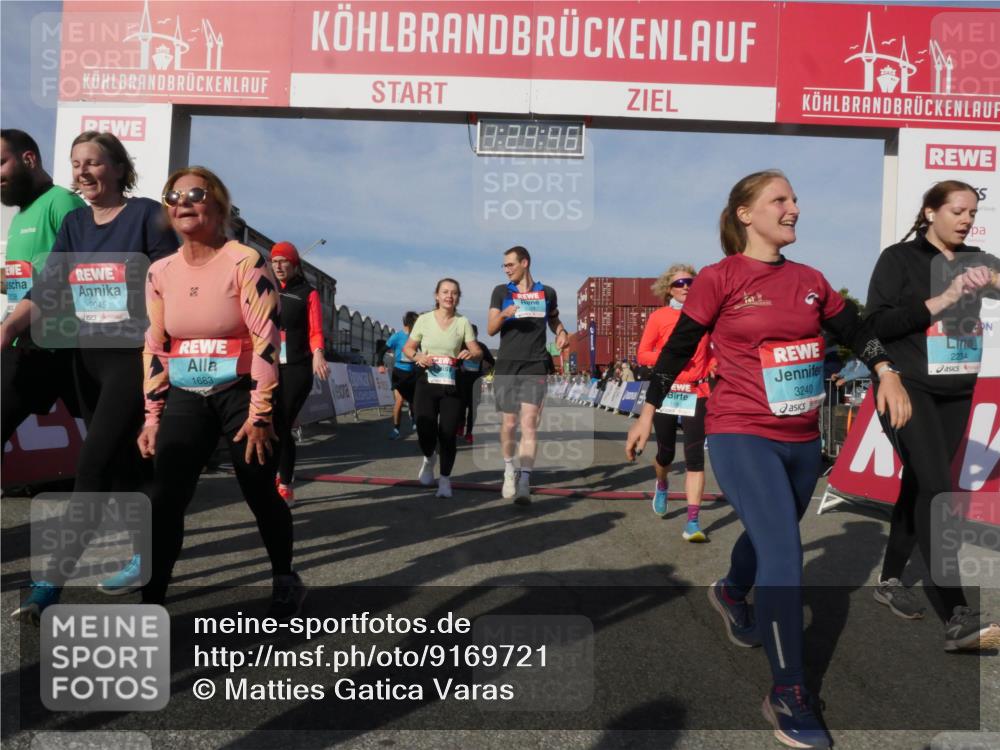 03.10.2025 - Köhlbrandbrückenlauf Matties Gatica Varas http://msf.ph/oto/9169721 03.10.2025 10:24:48 Ziel 1345, 1382, 1987, 2121, 2240, 2373, 2374, 2556, 2779, 3039, 3391, 3561 meine-sportfotos.de
