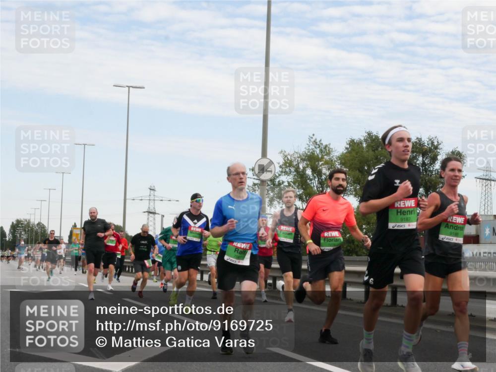 03.10.2025 - Köhlbrandbrückenlauf Matties Gatica Varas http://msf.ph/oto/9169725 03.10.2025 15:14:09 Position 3 9187, 9186 meine-sportfotos.de
