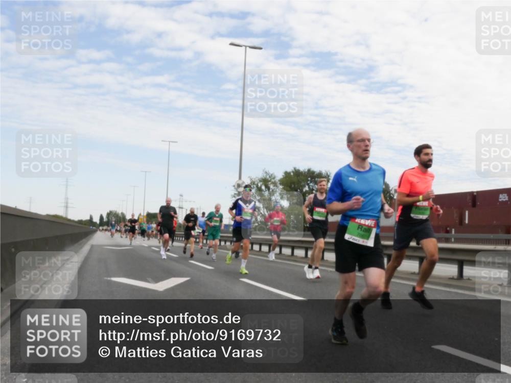 03.10.2025 - Köhlbrandbrückenlauf Matties Gatica Varas http://msf.ph/oto/9169732 03.10.2025 15:14:11 Position 3  meine-sportfotos.de