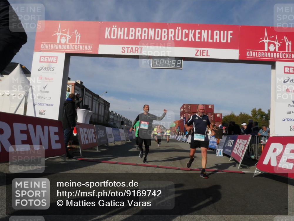 03.10.2025 - Köhlbrandbrückenlauf Matties Gatica Varas http://msf.ph/oto/9169742 03.10.2025 10:24:54 Ziel 1890, 1983, 1990, 2121, 2240, 2739, 2742, 2779, 3039 meine-sportfotos.de