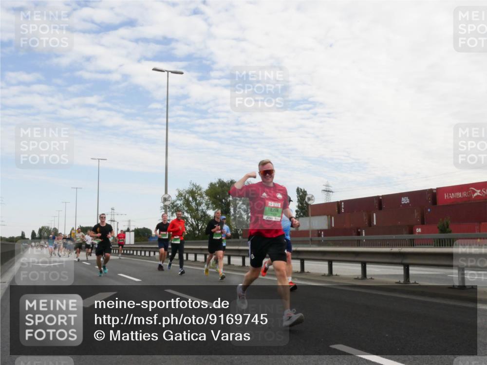 03.10.2025 - Köhlbrandbrückenlauf Matties Gatica Varas http://msf.ph/oto/9169745 03.10.2025 15:14:15 Position 3  meine-sportfotos.de