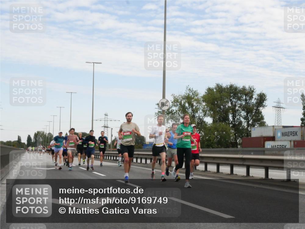 03.10.2025 - Köhlbrandbrückenlauf Matties Gatica Varas http://msf.ph/oto/9169749 03.10.2025 15:14:20 Position 3  meine-sportfotos.de