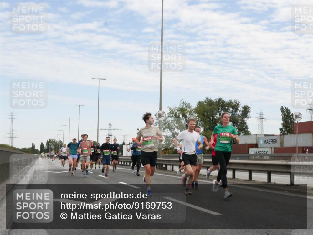 03.10.2025 - Köhlbrandbrückenlauf Matties Gatica Varas http://msf.ph/oto/9169753 03.10.2025 15:14:21 Position 3  meine-sportfotos.de