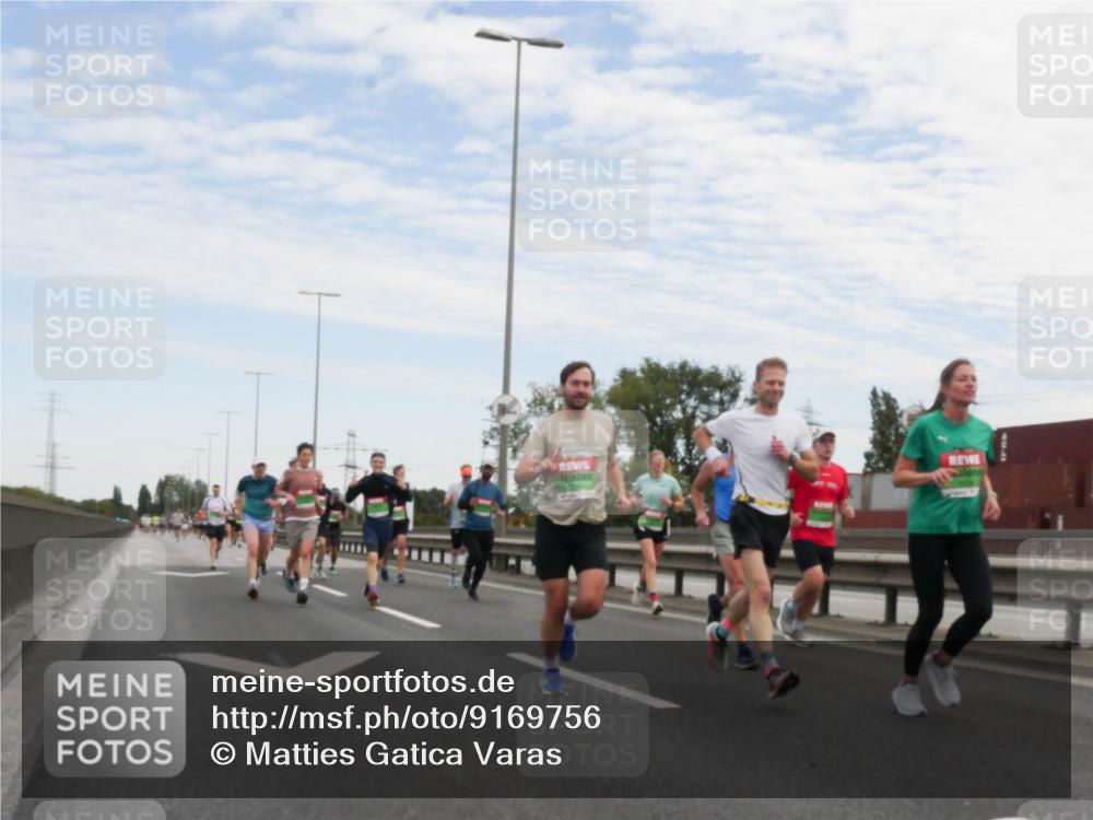 03.10.2025 - Köhlbrandbrückenlauf Matties Gatica Varas http://msf.ph/oto/9169756 03.10.2025 15:14:22 Position 3  meine-sportfotos.de