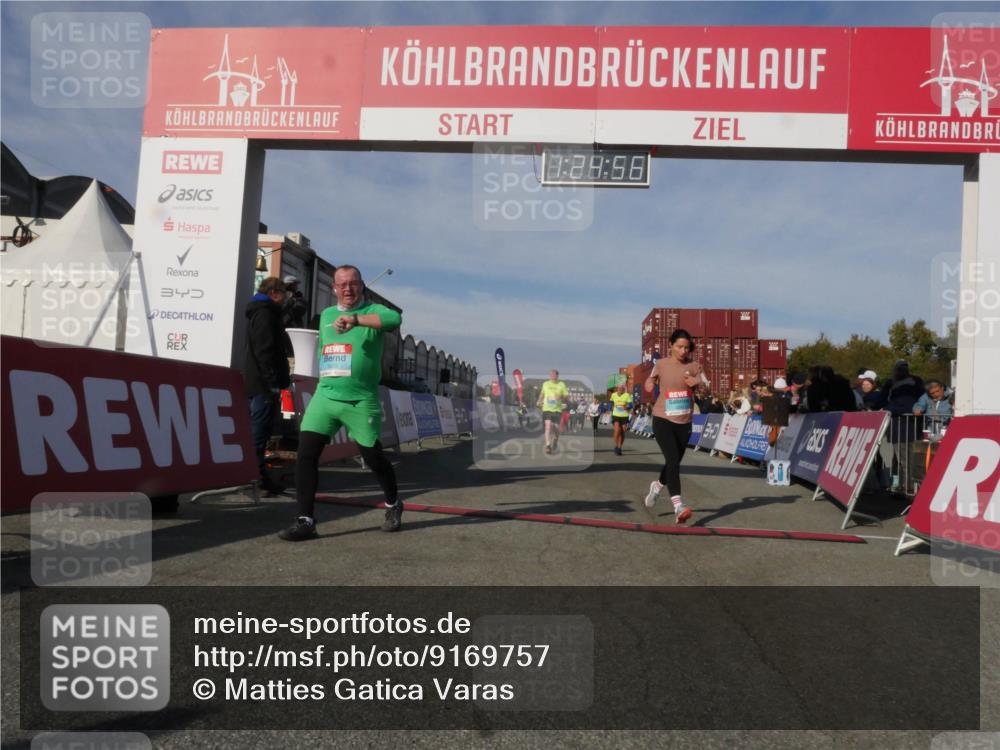 03.10.2025 - Köhlbrandbrückenlauf Matties Gatica Varas http://msf.ph/oto/9169757 03.10.2025 10:24:58 Ziel 1663, 1890, 1983, 1990, 2240, 2289, 2356, 2739, 2742, 3085 meine-sportfotos.de
