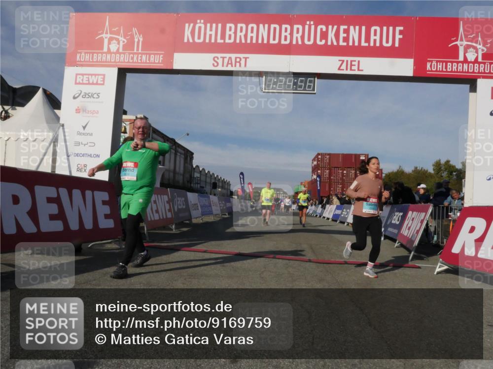 03.10.2025 - Köhlbrandbrückenlauf Matties Gatica Varas http://msf.ph/oto/9169759 03.10.2025 10:24:58 Ziel 1663, 1890, 1983, 1990, 2240, 2289, 2356, 2739, 2742, 3085 meine-sportfotos.de