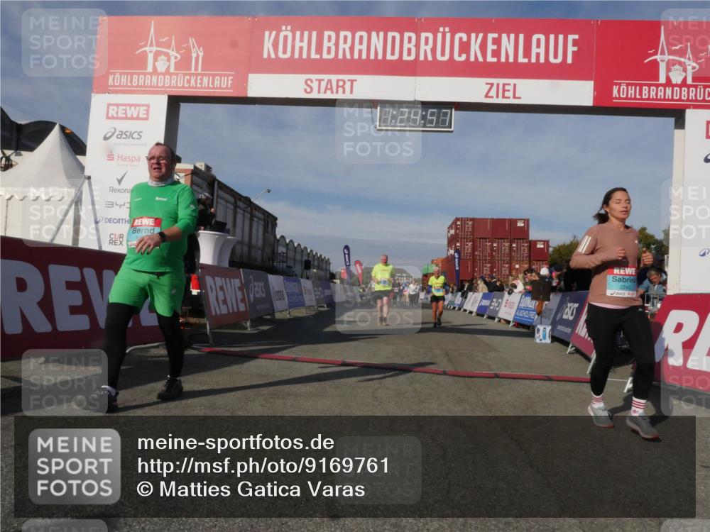 03.10.2025 - Köhlbrandbrückenlauf Matties Gatica Varas http://msf.ph/oto/9169761 03.10.2025 10:24:59 Ziel 1663, 1709, 1890, 1983, 1990, 2158, 2289, 2356, 2739, 2742, 3085 meine-sportfotos.de