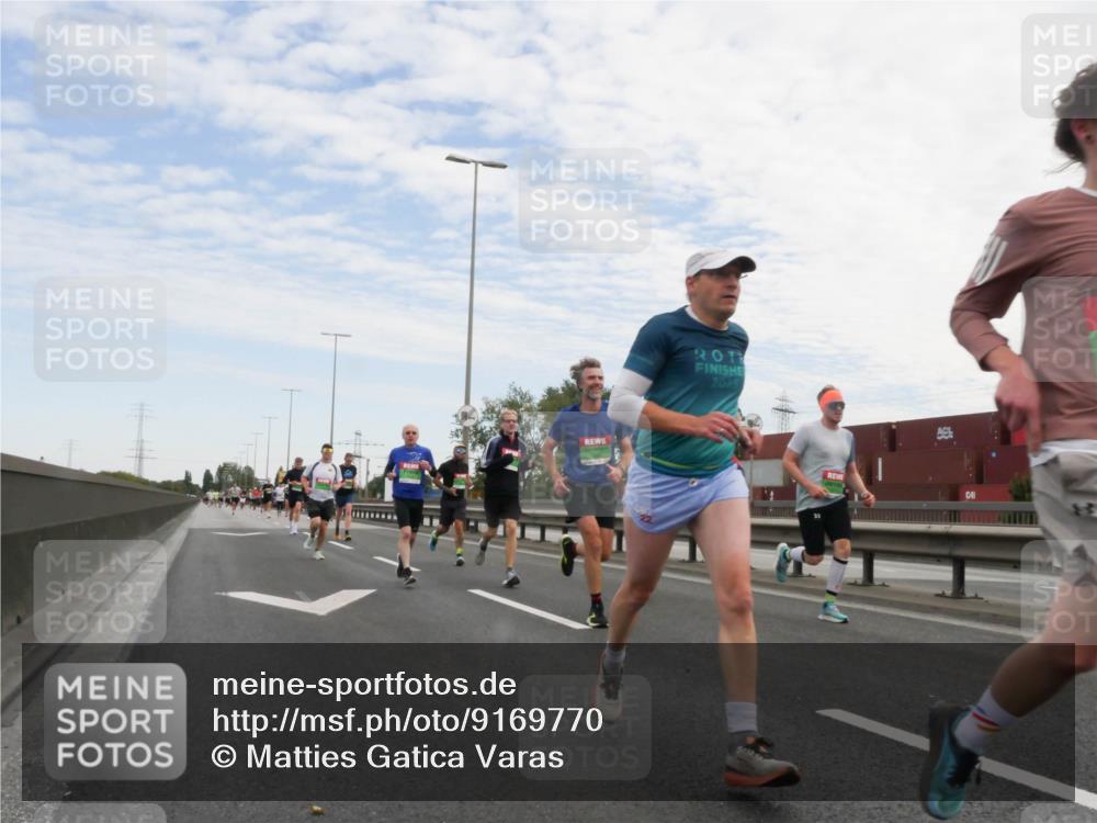 03.10.2025 - Köhlbrandbrückenlauf Matties Gatica Varas http://msf.ph/oto/9169770 03.10.2025 15:14:26 Position 3 2125, 32 meine-sportfotos.de