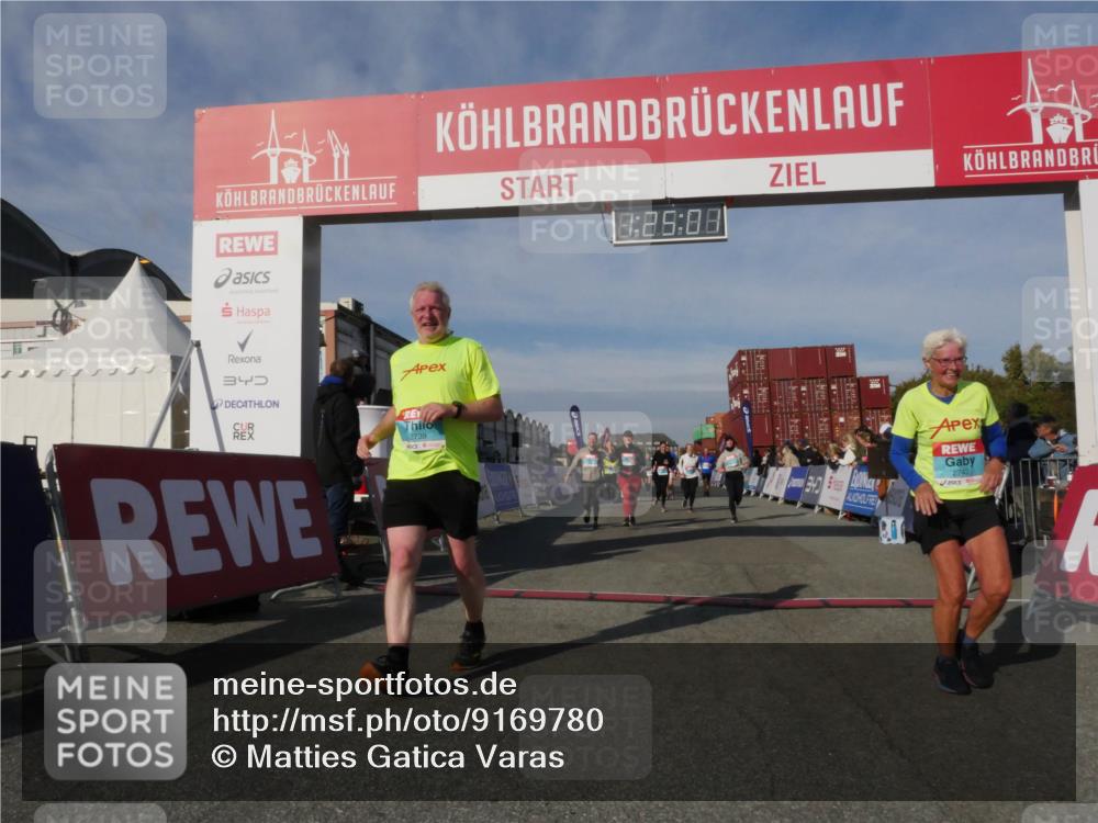 03.10.2025 - Köhlbrandbrückenlauf Matties Gatica Varas http://msf.ph/oto/9169780 03.10.2025 10:25:03 Ziel 1663, 1709, 1887, 1890, 1983, 1990, 2158, 2289, 2356, 2396, 3085, 3089, 3090 meine-sportfotos.de