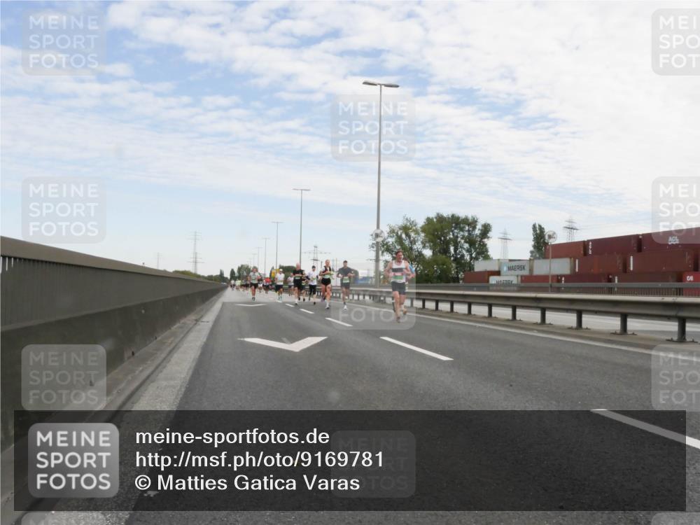 03.10.2025 - Köhlbrandbrückenlauf Matties Gatica Varas http://msf.ph/oto/9169781 03.10.2025 15:14:32 Position 3  meine-sportfotos.de