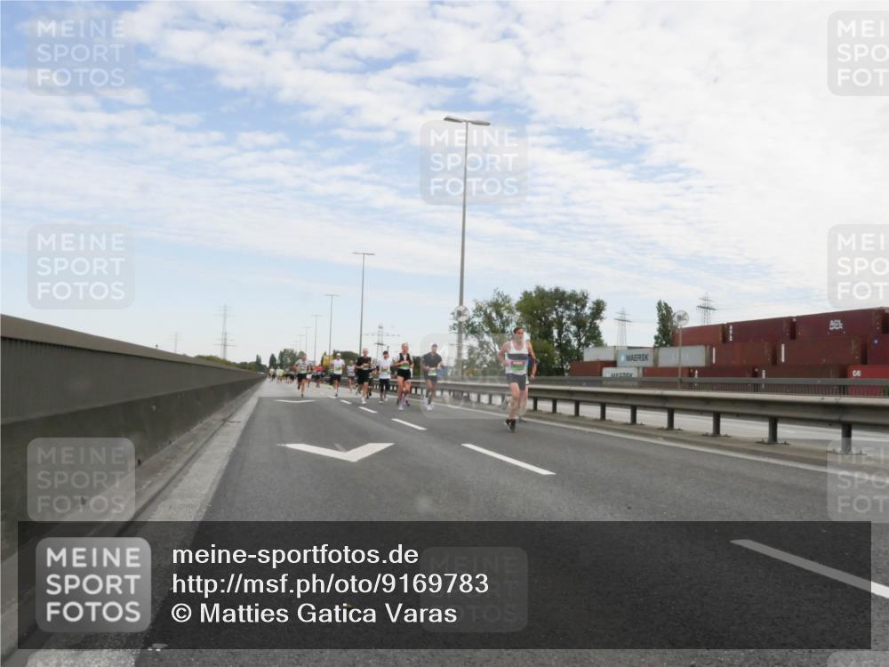 03.10.2025 - Köhlbrandbrückenlauf Matties Gatica Varas http://msf.ph/oto/9169783 03.10.2025 15:14:32 Position 3  meine-sportfotos.de