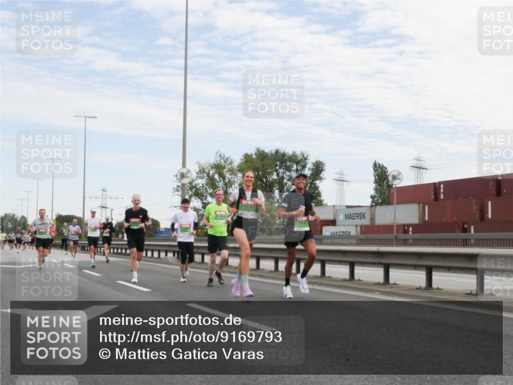 03.10.2025 - Köhlbrandbrückenlauf Matties Gatica Varas http://msf.ph/oto/9169793 03.10.2025 15:14:35 Position 3  meine-sportfotos.de