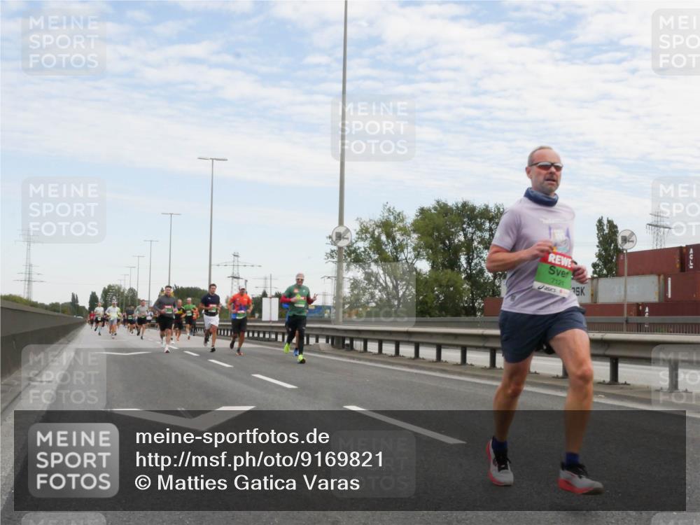 03.10.2025 - Köhlbrandbrückenlauf Matties Gatica Varas http://msf.ph/oto/9169821 03.10.2025 15:14:42 Position 3 7121 meine-sportfotos.de