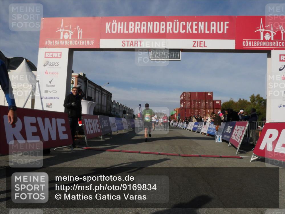 03.10.2025 - Köhlbrandbrückenlauf Matties Gatica Varas http://msf.ph/oto/9169834 03.10.2025 10:25:16 Ziel 1734, 1814, 2249, 2250, 2408, 3234, 3455 meine-sportfotos.de